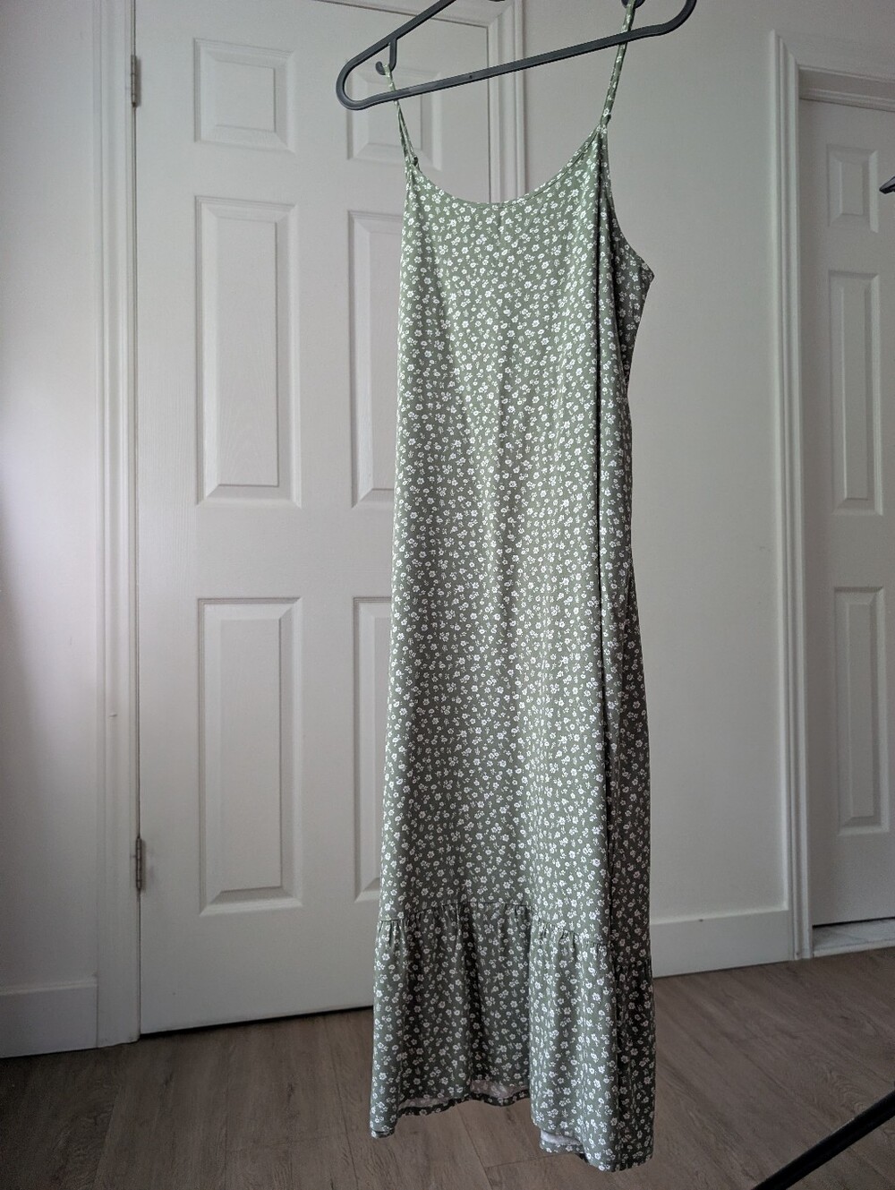 Old Navy Sage Green Floral Spaghetti Strap Maxi Dress